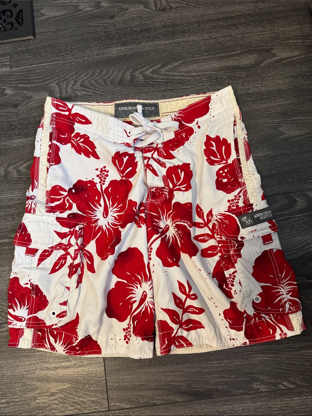 Abercrombie & Fitch Swim Trunks with Red Floral Print med these is no sizelabel